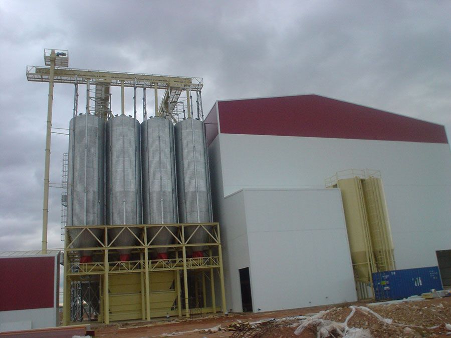 Poultry feed mill in Zaragoza, Spain